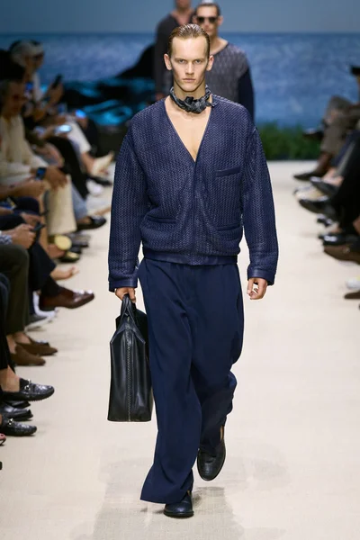 Look 13